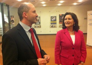 MdL Jutta Widmann im Gespräch mit 3. Bürgermeister Andreas Strauß